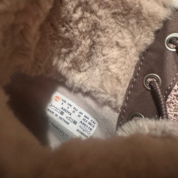 Gray Timberlands - Picture 7 of 7